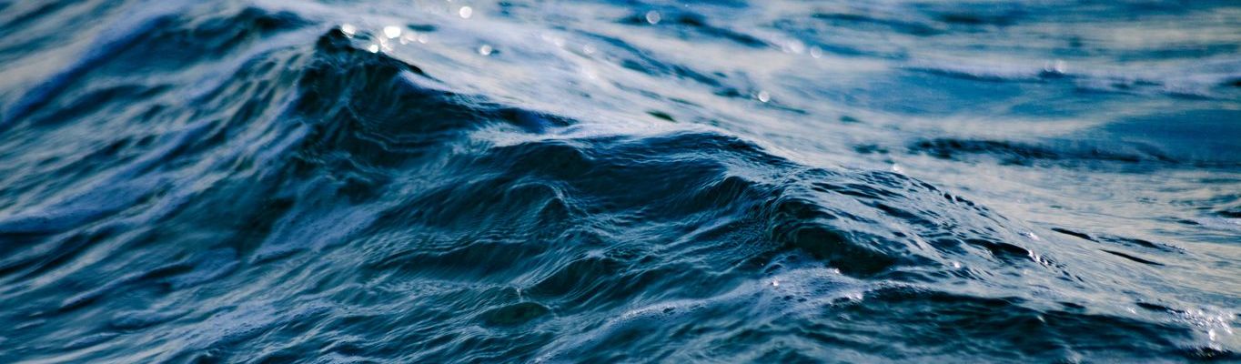 Waves, sea water.